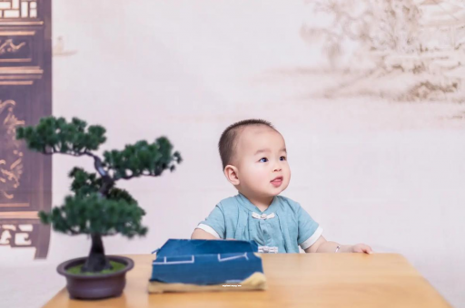泰兴怀孕肚子中间凹两边凸